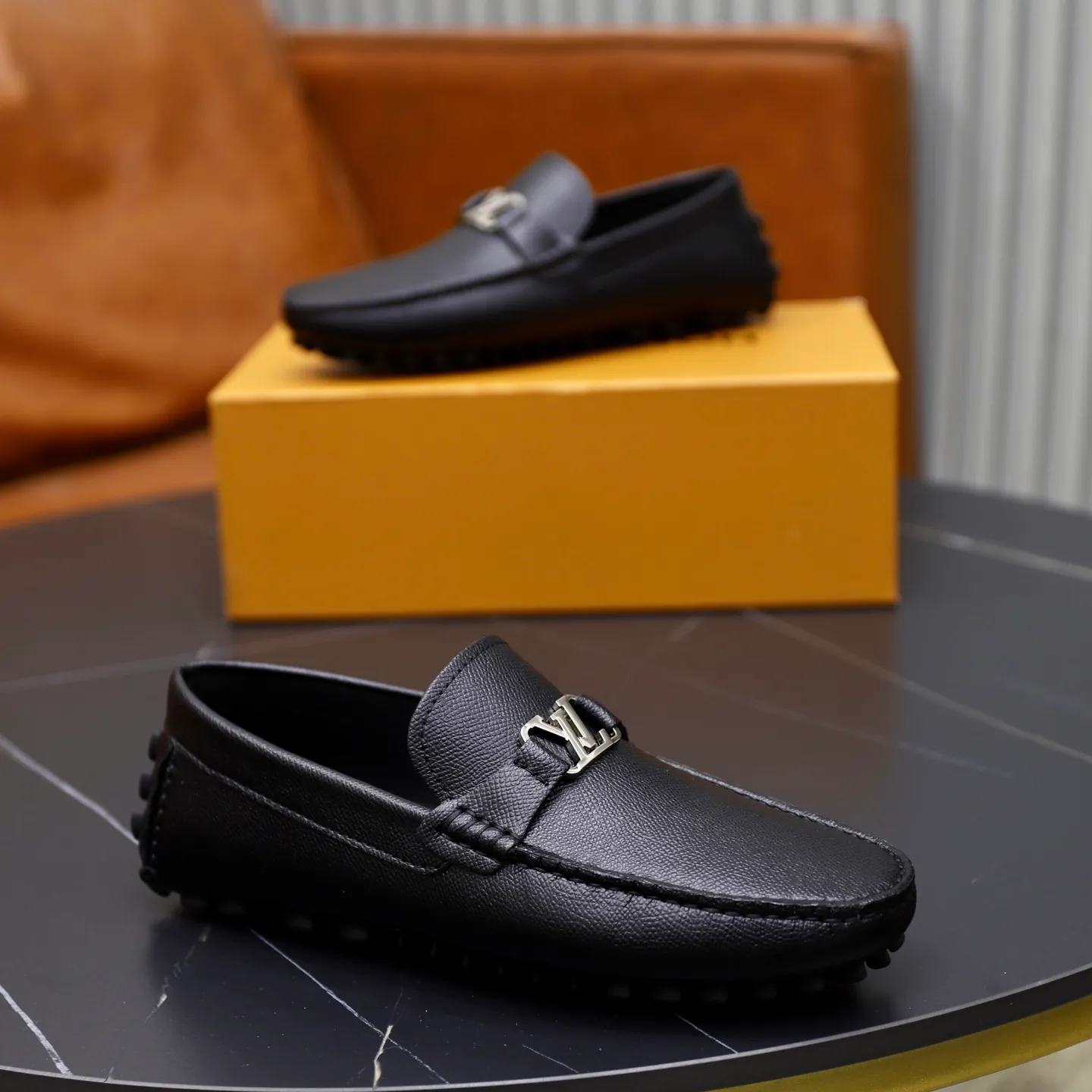 Ex-factory price: 480💰【LV】Louis Vuitton ⚠️High-end men’s driving and pedal series ⚠️38-44 (customized for 45) ⚠️All original cowhide leather! Thick and soft! Made entirely of calfskin lining! The latest non-slip beanie sole! Three-dimensional package technology! Fashionable and classic! Handicrafts! Original high quality! Feel free to compare!